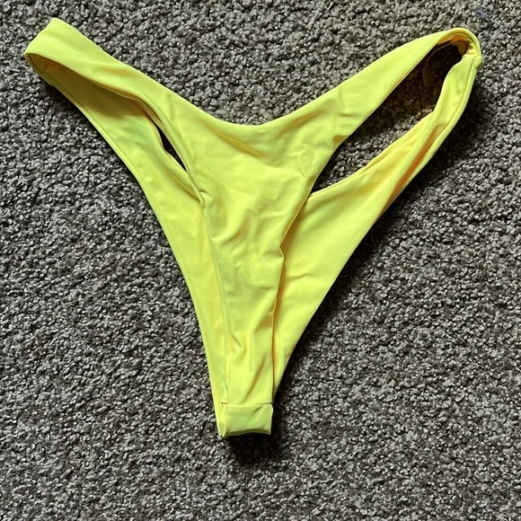 Yellow bandeau bikini - Picture 6 of 9